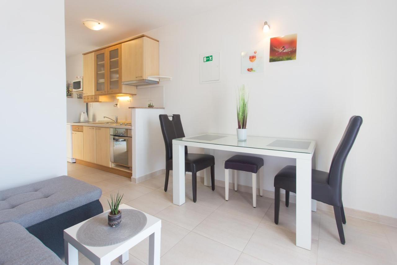 Apartments Bandic - 30 Meters To The Beach Trogir Exterior foto
