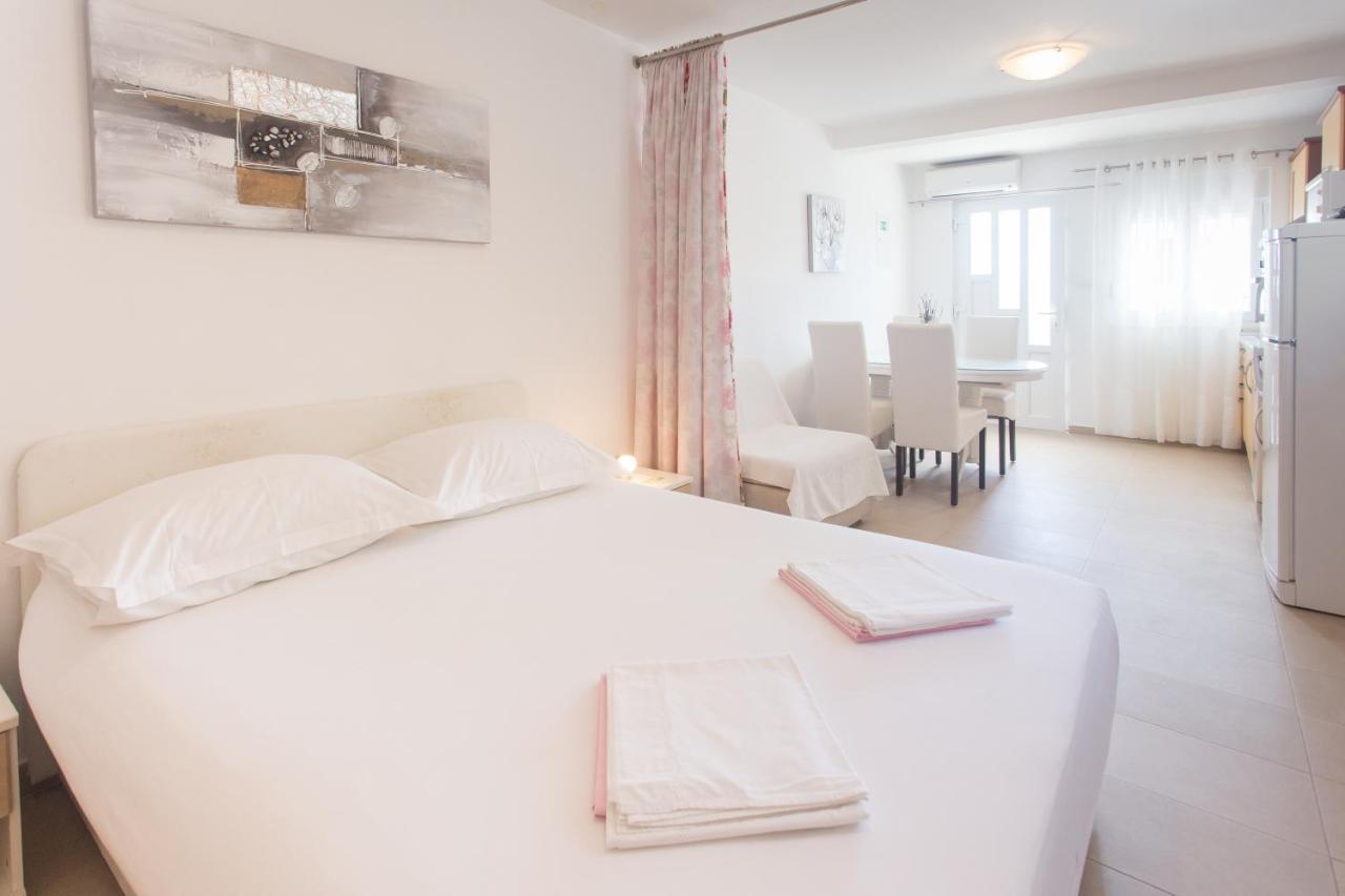Apartments Bandic - 30 Meters To The Beach Trogir Exterior foto